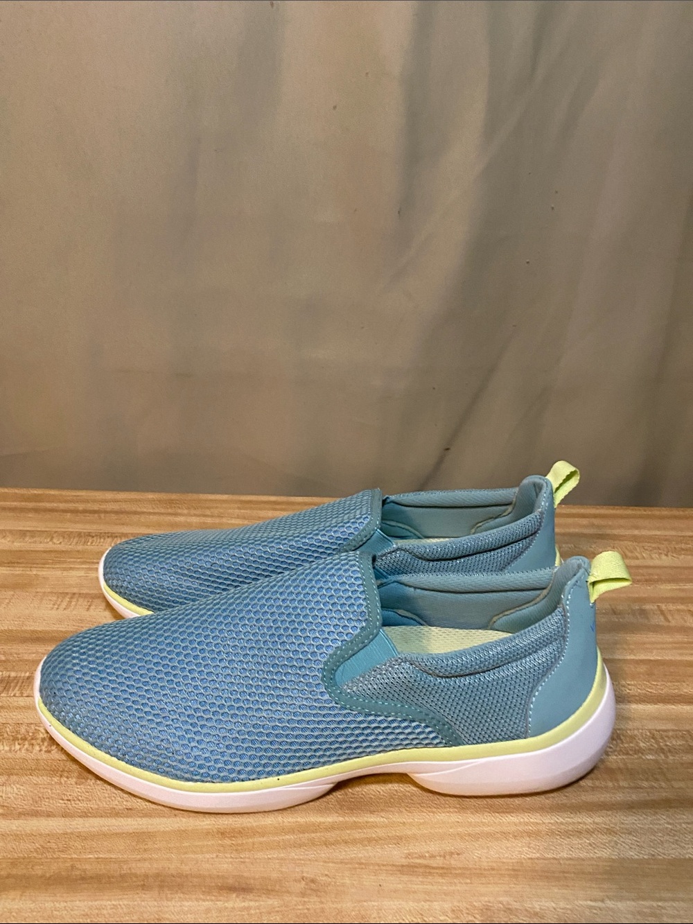 VIONIC Women’s Vortex Zeta Slip On Sneakers Wasabi Women’s 11